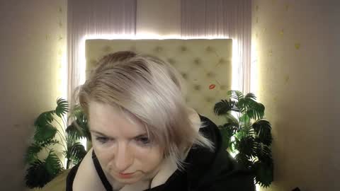 Snapshot of lena_paulles chatting on 7, 1, 2025 Lena online show from 7, 1, 2025