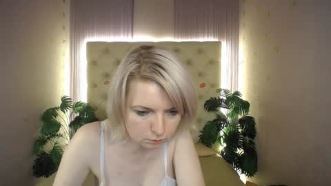 Snapshot of lena_paulles chatting on 8, 1, 2025 Lena online show from 8, 1, 2025