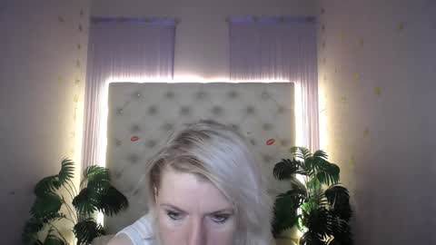 Snapshot of lena_paulles chatting on 9, 1, 2025 Lena online show from 9, 1, 2025