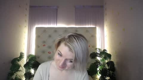 Snapshot of lena_paulles chatting on 10, 1, 2025 Lena online show from 10, 1, 2025