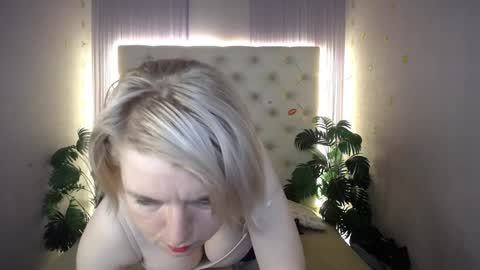 Snapshot of lena_paulles chatting on 12, 1, 2025 Lena online show from 12, 1, 2025