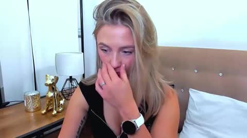 Snapshot of lena_sexi chatting on 20, 10, 2025 lena_sexi online show from 20, 10, 2025