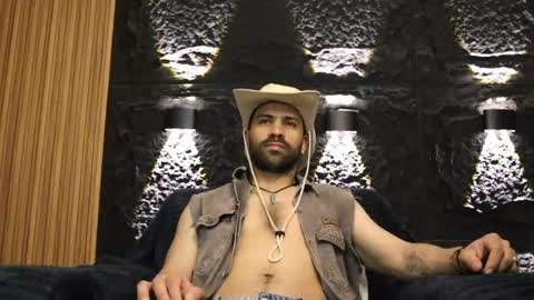 Snapshot of leo_diaz01 chatting on 5, 5, 2026 Leo Diaz online show from 5, 5, 2026