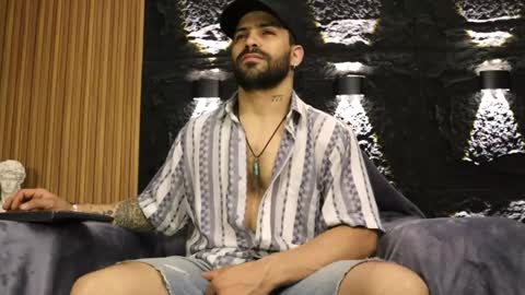 Snapshot of leo_diaz01 chatting on 5, 6, 2026 Leo Diaz online show from 5, 6, 2026
