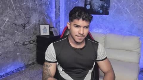 Snapshot of leo_taro chatting on 8, 11, 2025 Leo independent model online show from 8, 11, 2025