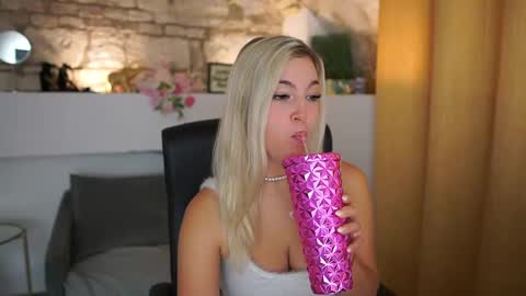 leokitty  online show from 18, 11, 2025