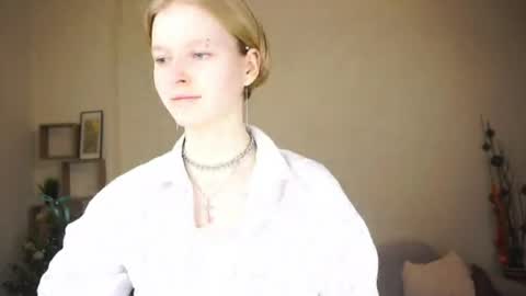 Hello Im Roxy Im just starting my journey here so lets get acquainted online show from 18, 4, 2026