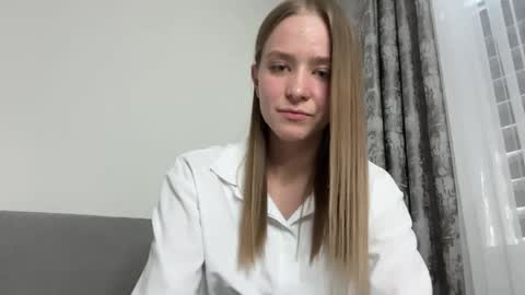 Snapshot of leona_grand chatting on 1, 6, 2026 Emma online show from 1, 6, 2026