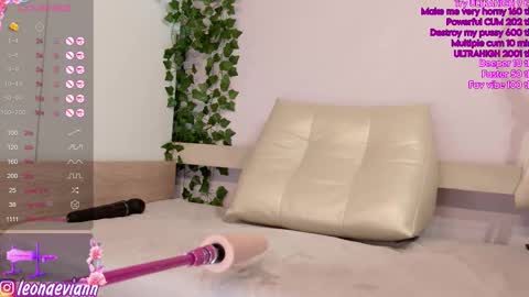 Snapshot of leonaeviann chatting on 25, 9, 2025 Leona Follow my Fansly online show from 25, 9, 2025