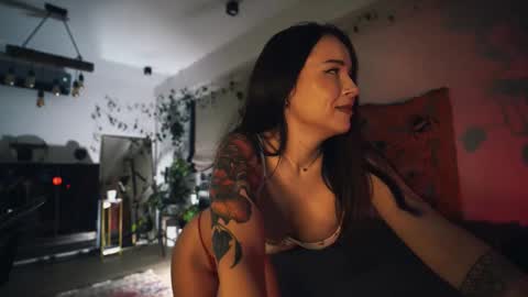 Snapshot of leonamell chatting on 10, 10, 2025 Leo online show from 10, 10, 2025