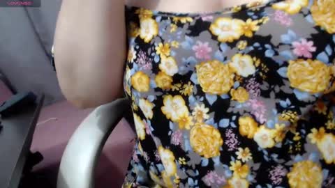 leonela   online show from 12, 3, 2025