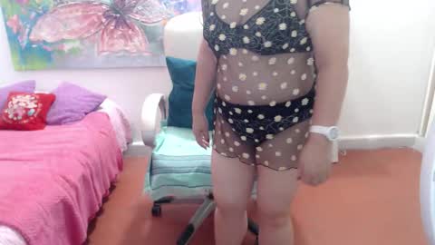 leonela   online show from 12, 1, 2026