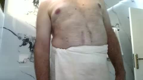 Snapshot of leonew71 chatting on 18, 12, 2025 leonew71 online show from 18, 12, 2025