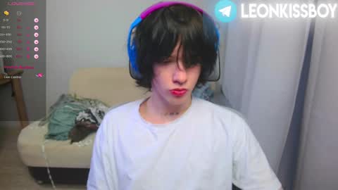 leonkissboy online show from 10, 4, 2026