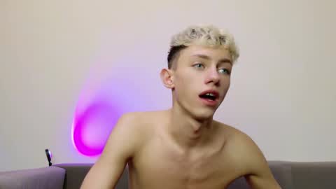 Snapshot of leonlure chatting on 2, 12, 2025 leonlure online show from 2, 12, 2025