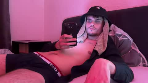 leosehenrot736234 online show from 17, 4, 2026