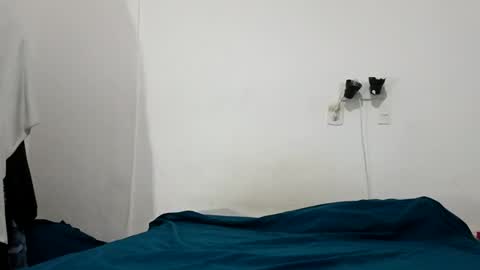 Snapshot of leoylola chatting on 12, 10, 2025 Abril online show from 12, 10, 2025