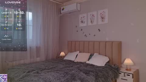 Nicole Moore online show from 12, 2, 2025