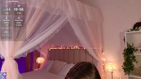 Nicole Moore online show from 26, 11, 2025