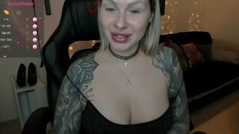 Snapshot of lerika_moore chatting on 2, 2, 2025 Lerika Moore online show from 2, 2, 2025