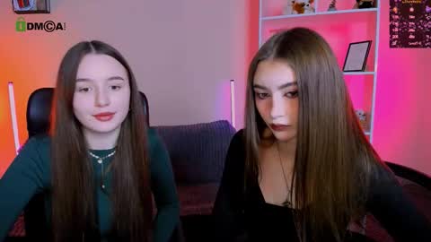 Snapshot of leslie_bird chatting on 28, 11, 2025 leslie_bird online show from 28, 11, 2025