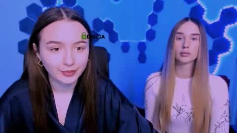 Snapshot of leslie_bird chatting on 16, 12, 2025 leslie_bird online show from 16, 12, 2025