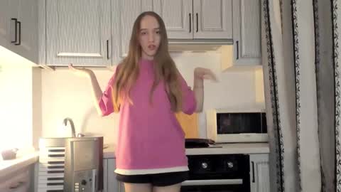 Snapshot of leslie_my_lovee chatting on 13, 12, 2025 LESLIE online show from 13, 12, 2025