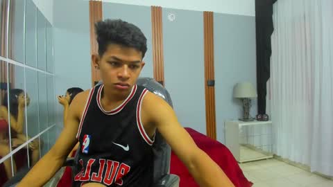 L E S L E Y  AND  D R A K O online show from 27, 2, 2025