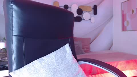 Snapshot of lessboobs_gh chatting on 3, 12, 2024 Less online show from 3, 12, 2024