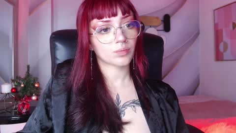 Snapshot of lessboobs_gh chatting on 4, 12, 2024 Less online show from 4, 12, 2024