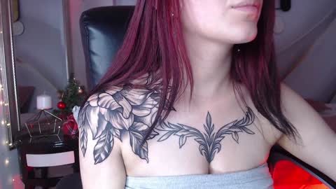 Snapshot of lessboobs_gh chatting on 10, 12, 2024 Less online show from 10, 12, 2024