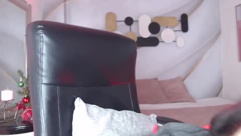 Snapshot of lessboobs_gh chatting on 15, 12, 2024 Less online show from 15, 12, 2024