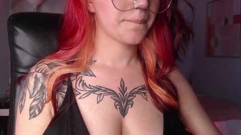 Snapshot of lessboobs_gh chatting on 12, 1, 2025 Less online show from 12, 1, 2025