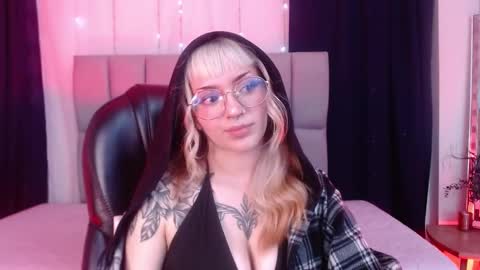 Snapshot of lessboobs_gh chatting on 5, 2, 2025 Less online show from 5, 2, 2025