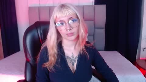 Snapshot of lessboobs_gh chatting on 6, 2, 2025 Less online show from 6, 2, 2025