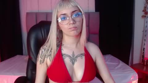 Snapshot of lessboobs_gh chatting on 1, 3, 2025 Less online show from 1, 3, 2025