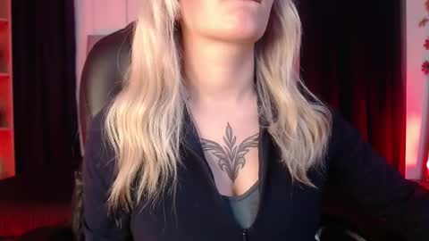 Snapshot of lessboobs_gh chatting on 12, 3, 2025 Less online show from 12, 3, 2025