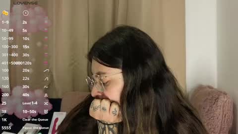 lessliee online show from 27, 4, 2026