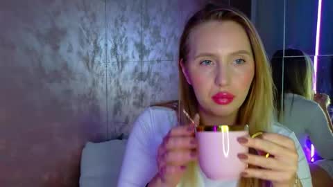 Snapshot of lexi_u_ chatting on 27, 11, 2025 LEXXY online show from 27, 11, 2025