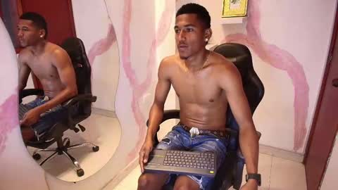 Snapshot of lexianddeker chatting on 23, 9, 2025 Lexi  Derek online show from 23, 9, 2025