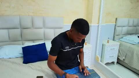 Snapshot of lexianddeker chatting on 26, 9, 2025 Lexi  Derek online show from 26, 9, 2025