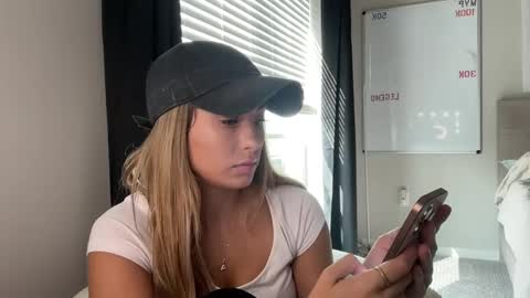 Snapshot of lexiiiii27 chatting on 8, 9, 2025 lexiiiii27 online show from 8, 9, 2025