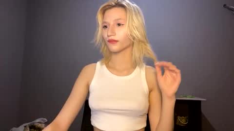 Snapshot of leyasaolee chatting on 29, 11, 2025 Leya online show from 29, 11, 2025