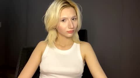 Snapshot of leyasaolee chatting on 30, 11, 2025 Leya online show from 30, 11, 2025