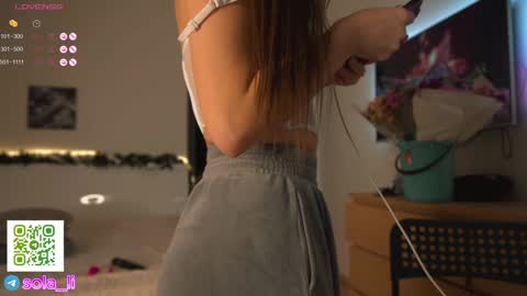 Snapshot of leyla_ly chatting on 5, 1, 2025 Leyla ly Ill be here Tuesday Thursday Friday Saturday Sunday online show from 5, 1, 2025