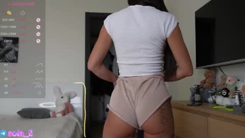 Snapshot of leyla_ly chatting on 16, 10, 2025 Leyla ly Ill be here Tuesday Thursday Friday Saturday Sunday online show from 16, 10, 2025