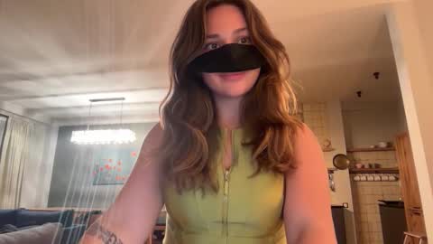 Snapshot of leyla_on_sport chatting on 13, 9, 2025 Leyla online show from 13, 9, 2025