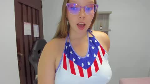 Snapshot of leynabraun chatting on 11, 1, 2025 online show from 11, 1, 2025