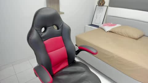 Snapshot of leynabraun chatting on 5, 3, 2025 online show from 5, 3, 2025