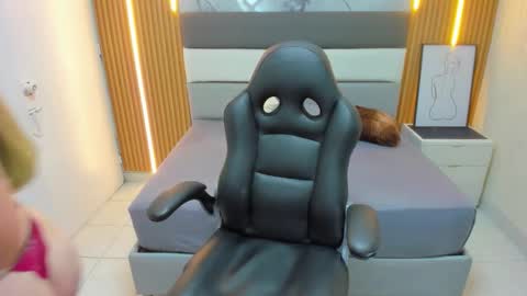 Snapshot of leynabraun chatting on 30, 9, 2025 online show from 30, 9, 2025